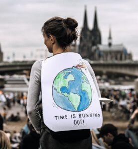 Immer mehr Mitarbeitende fordern von ihrem Arbeitgeber, Nachhaltigkeitsmassnahmen zu implementieren. Das kostet weniger als die zu erwartenden Folgen des Klimawandels.© Unsplash.com