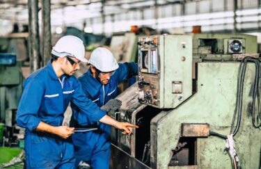 Même les installations industrielles les plus anciennes peuvent être exploitées dans une perspective d'avenir grâce à l'intégration de technologies numériques.© coffeekai / Depositphotos.com