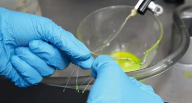 Novel polymer fibers with a liquid core can deliver drugs in a targeted manner. © Empa