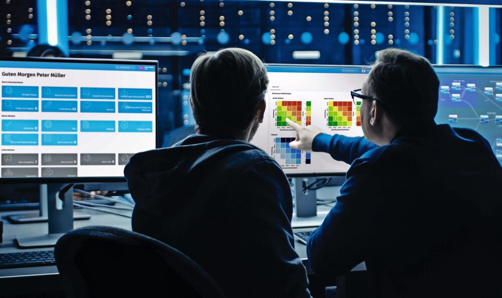 Digitalisierte Welt, Daten als wertvolles Wirtschaftsgut: Cyber Security wird zur gesamtunternehmerischen Aufgabe – und damit zum Thema für das QM.© Adobe Stock – by Gorodenkoff + ConSense GmbH