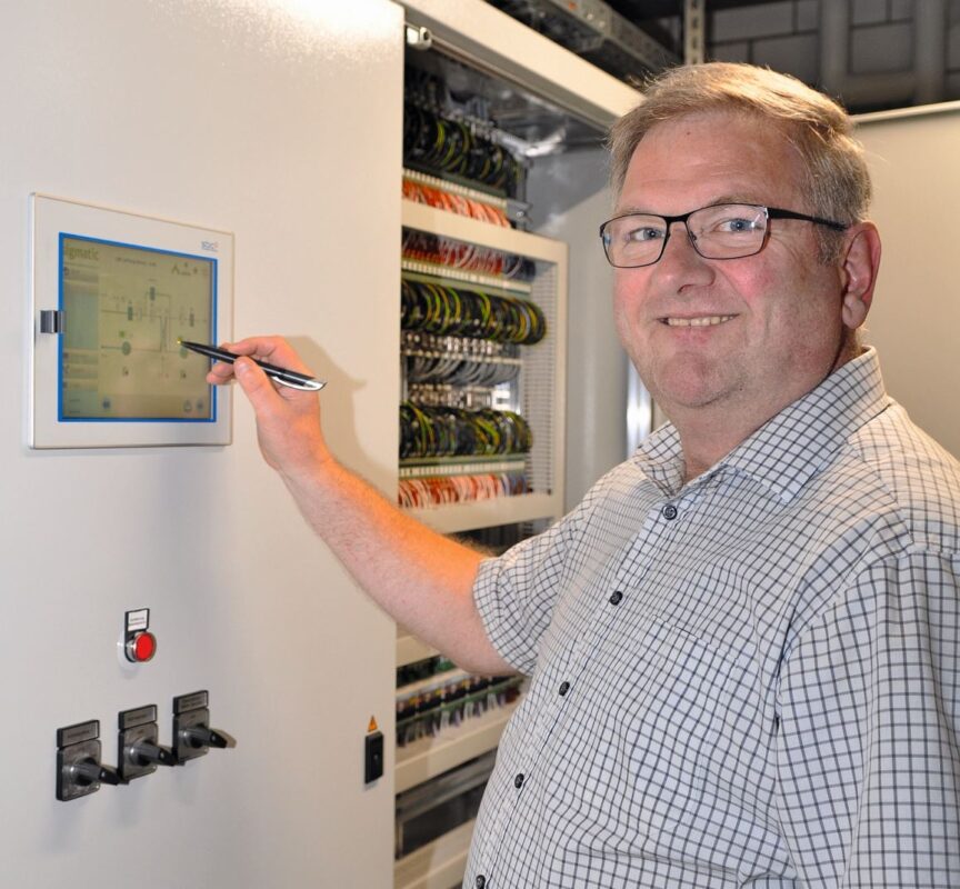 Tagaus, tagein «auf Draht»: Bruno Schnider, Leiter Haustechnik und Hauswartung bei Aregger AG.© zVg / Aregger AG